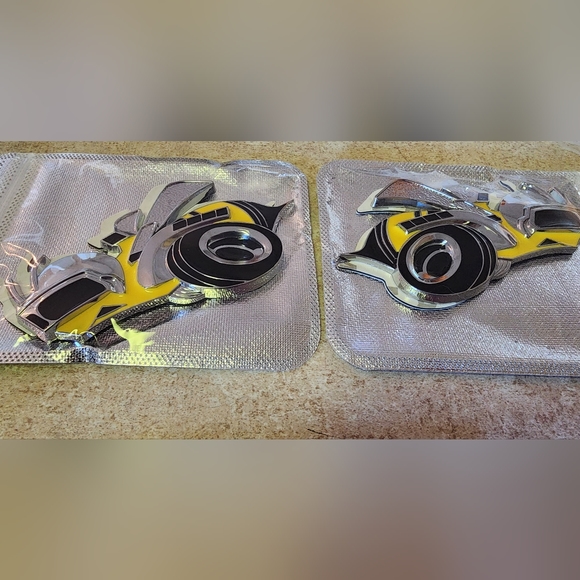 2 Super Bee badge emblems. Grill version available - Picture 3 of 9